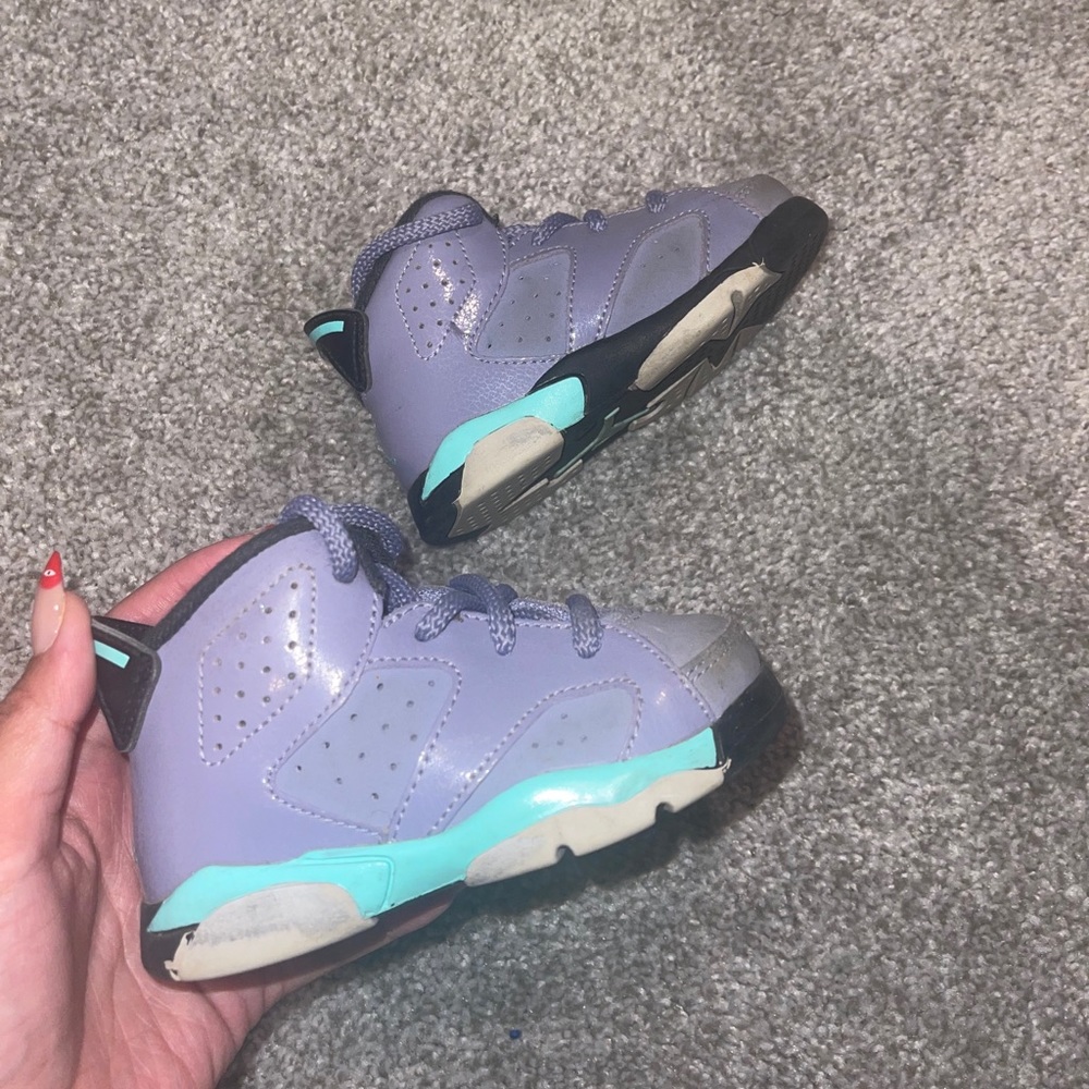 Toddler Jordan’s grapes 6c